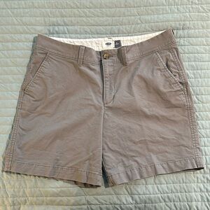 Old Navy 7” inseam gray khaki shorts 8 Tall